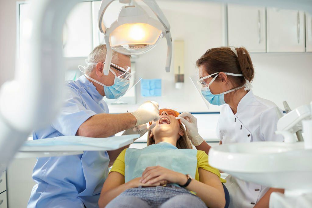 What Are the Benefits of Visiting a Dentist in Branson?